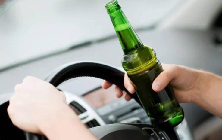 20 Significados de Soñar con Conducir Ebrio