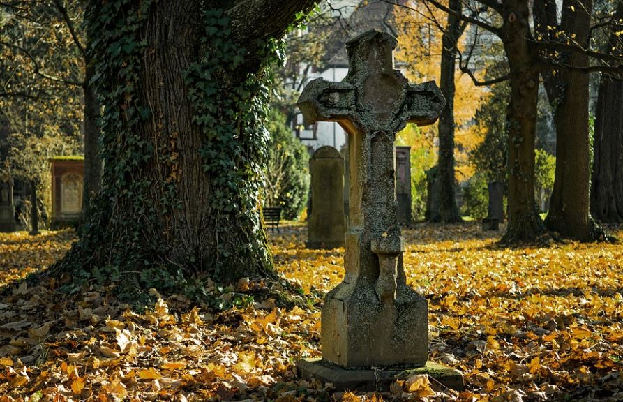 10 Significados de Soñar con la Muerte de una Persona Desconocida