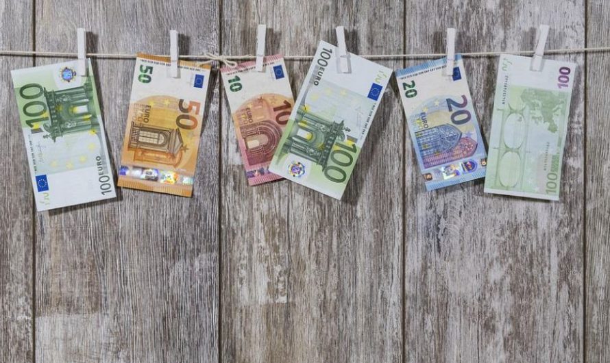 10 Significados de Soñar con Dinero Roto