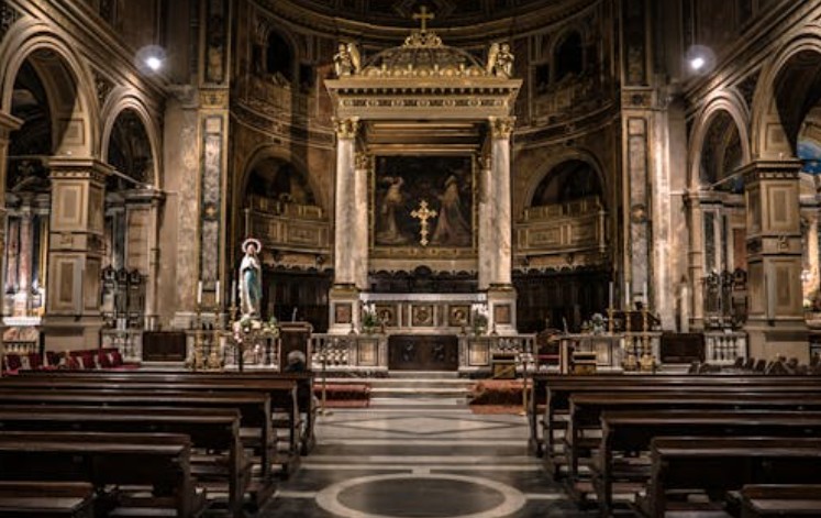 20 Significados de Soñar con Ir a la Iglesia