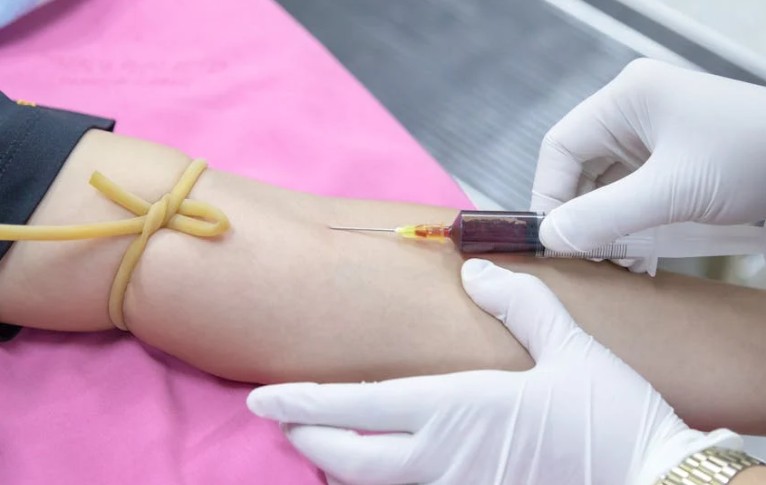 24 Significados de Soñar con Donar Sangre