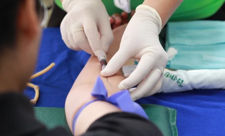 20 Significados de Soñar con Extraer Sangre