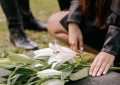 ¿Qué significa soñar que un amigo cae y muere?