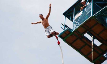 ¿Qué significa soñar con hacer *bungee jumping* (salto con cuerda elástica)?