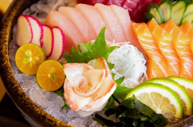 ¿Qué significa soñar con comer sashimi?
